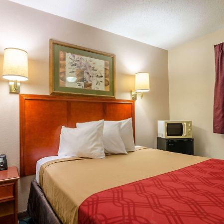 Rodeway Inn Mitchell Bagian luar foto