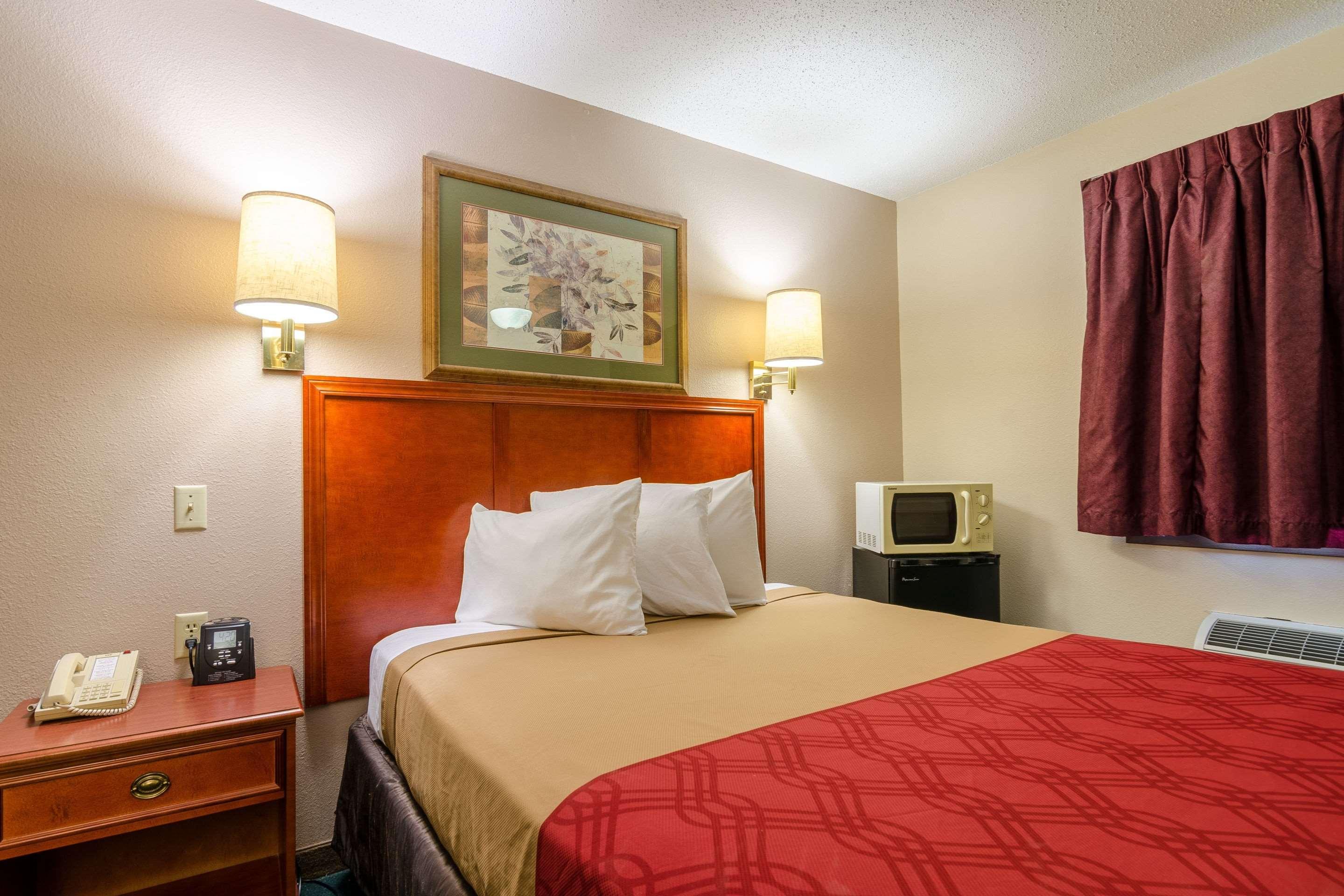 Rodeway Inn Mitchell Bagian luar foto