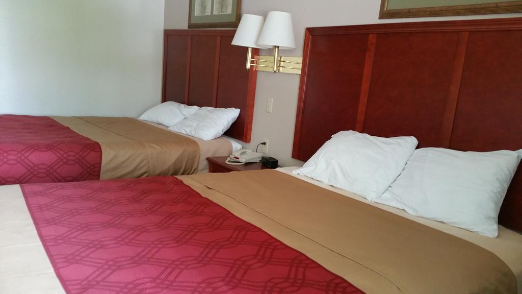 Rodeway Inn Mitchell Bagian luar foto