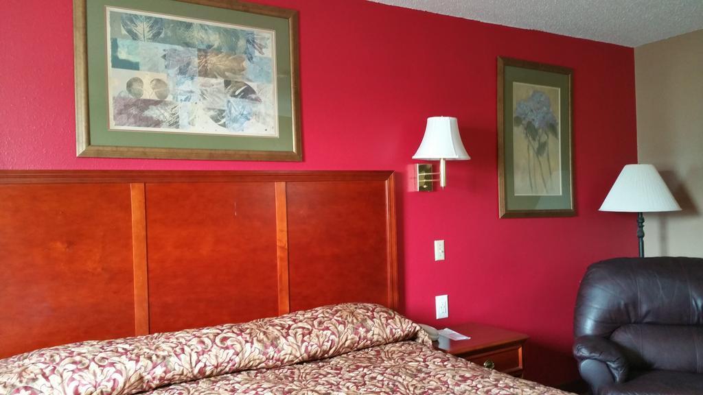 Rodeway Inn Mitchell Bagian luar foto