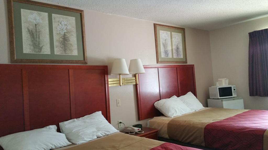 Rodeway Inn Mitchell Bagian luar foto
