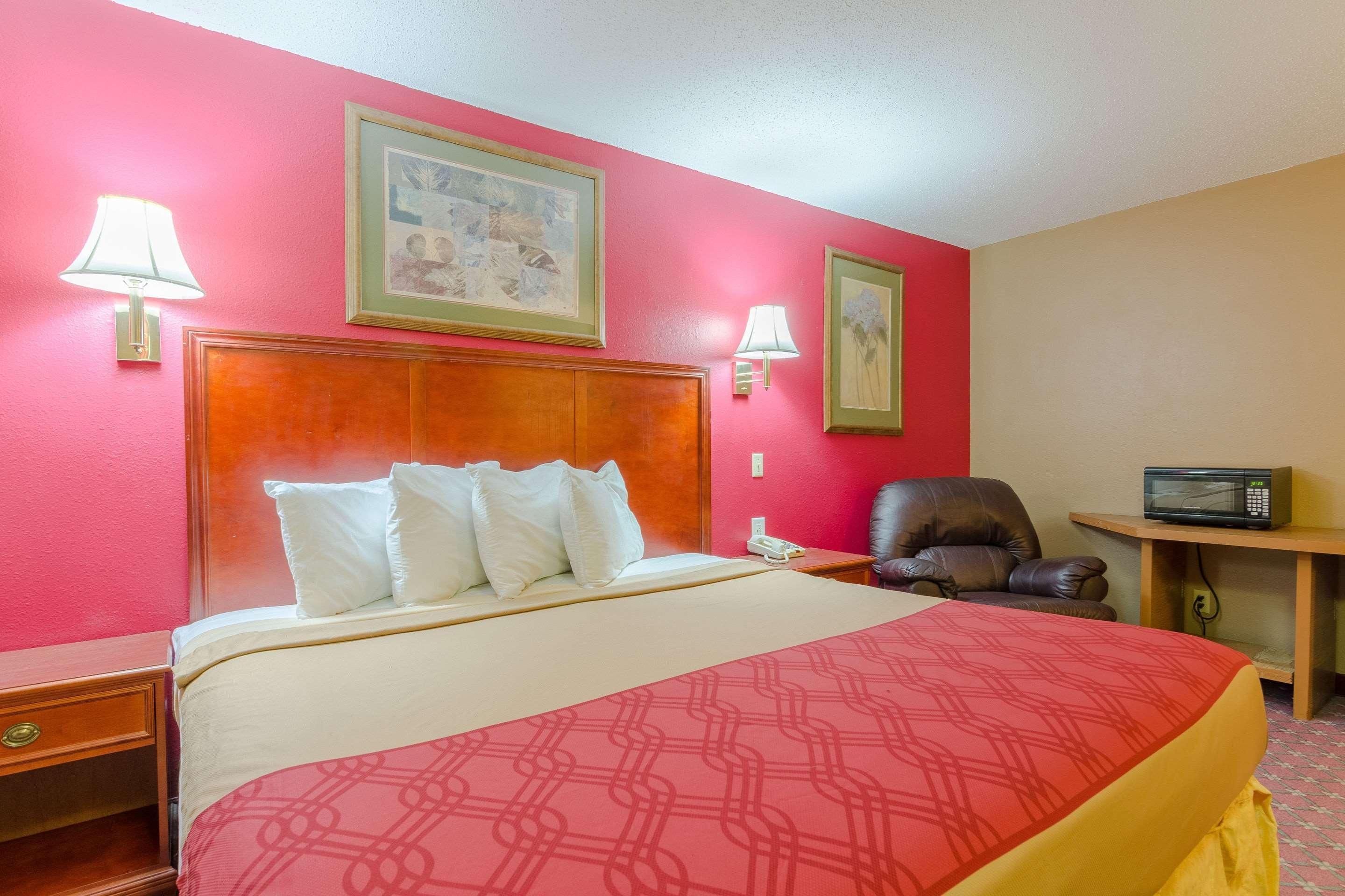Rodeway Inn Mitchell Bagian luar foto