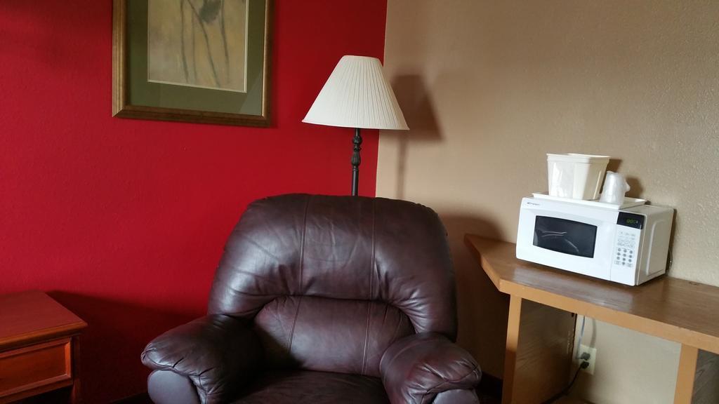 Rodeway Inn Mitchell Bagian luar foto