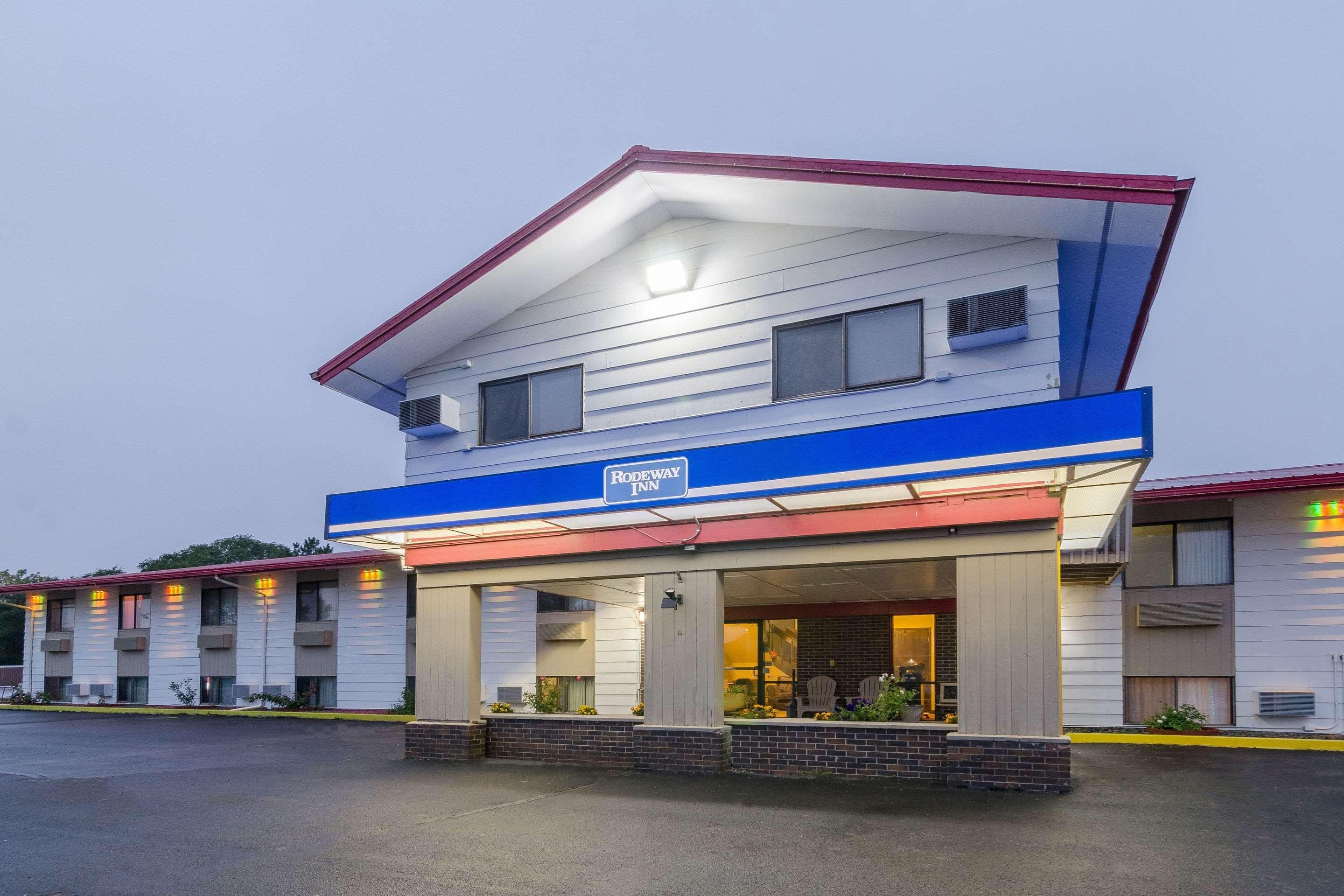 Rodeway Inn Mitchell Bagian luar foto