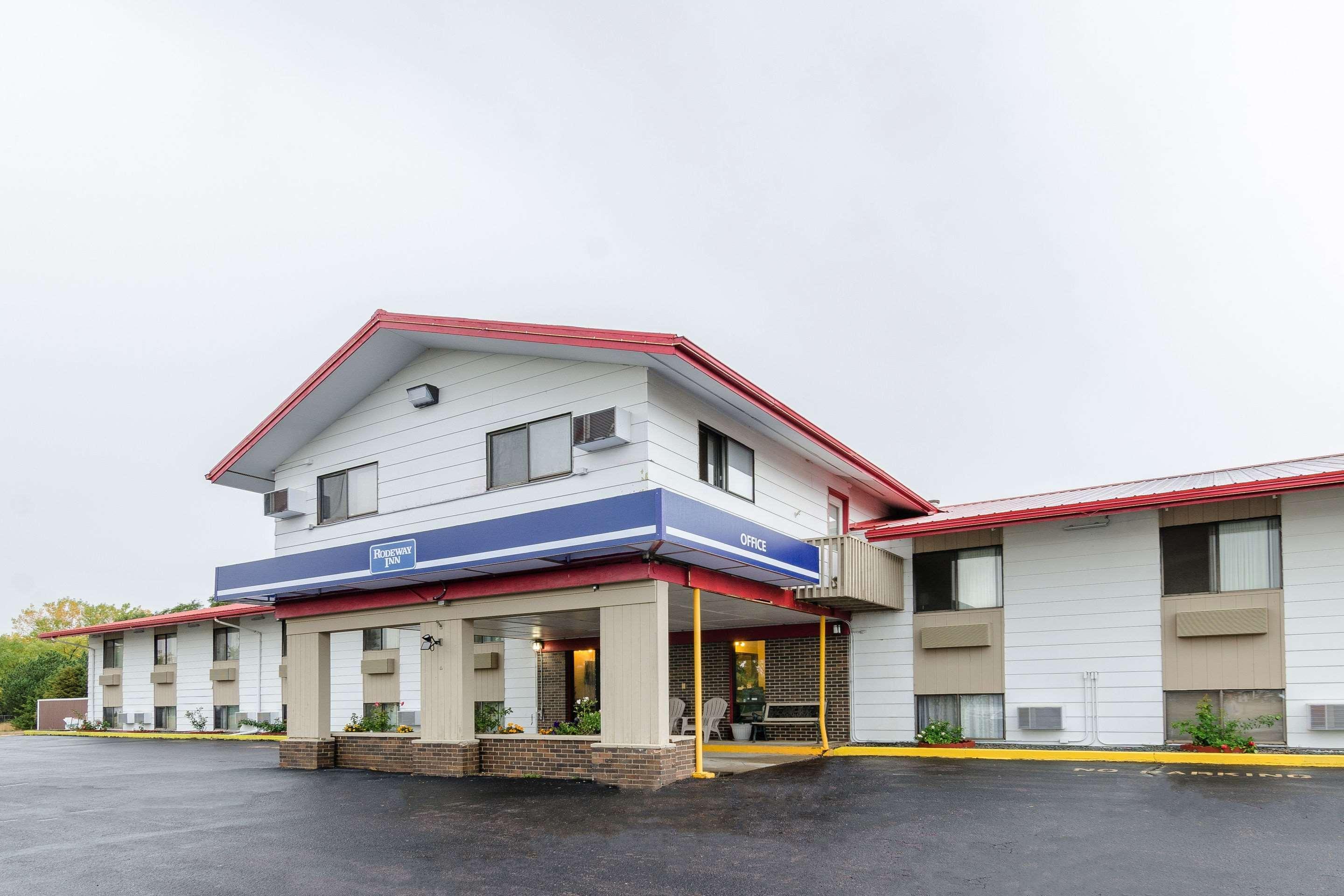 Rodeway Inn Mitchell Bagian luar foto
