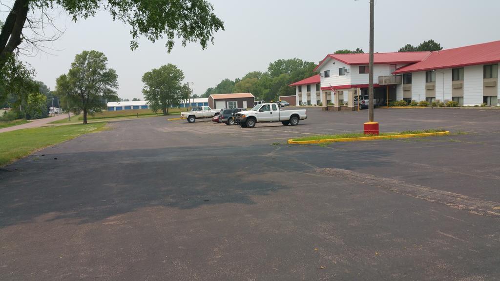 Rodeway Inn Mitchell Bagian luar foto