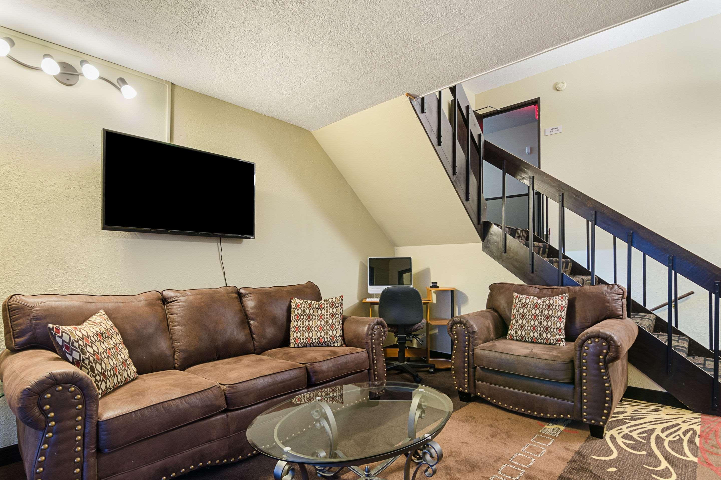 Rodeway Inn Mitchell Bagian luar foto