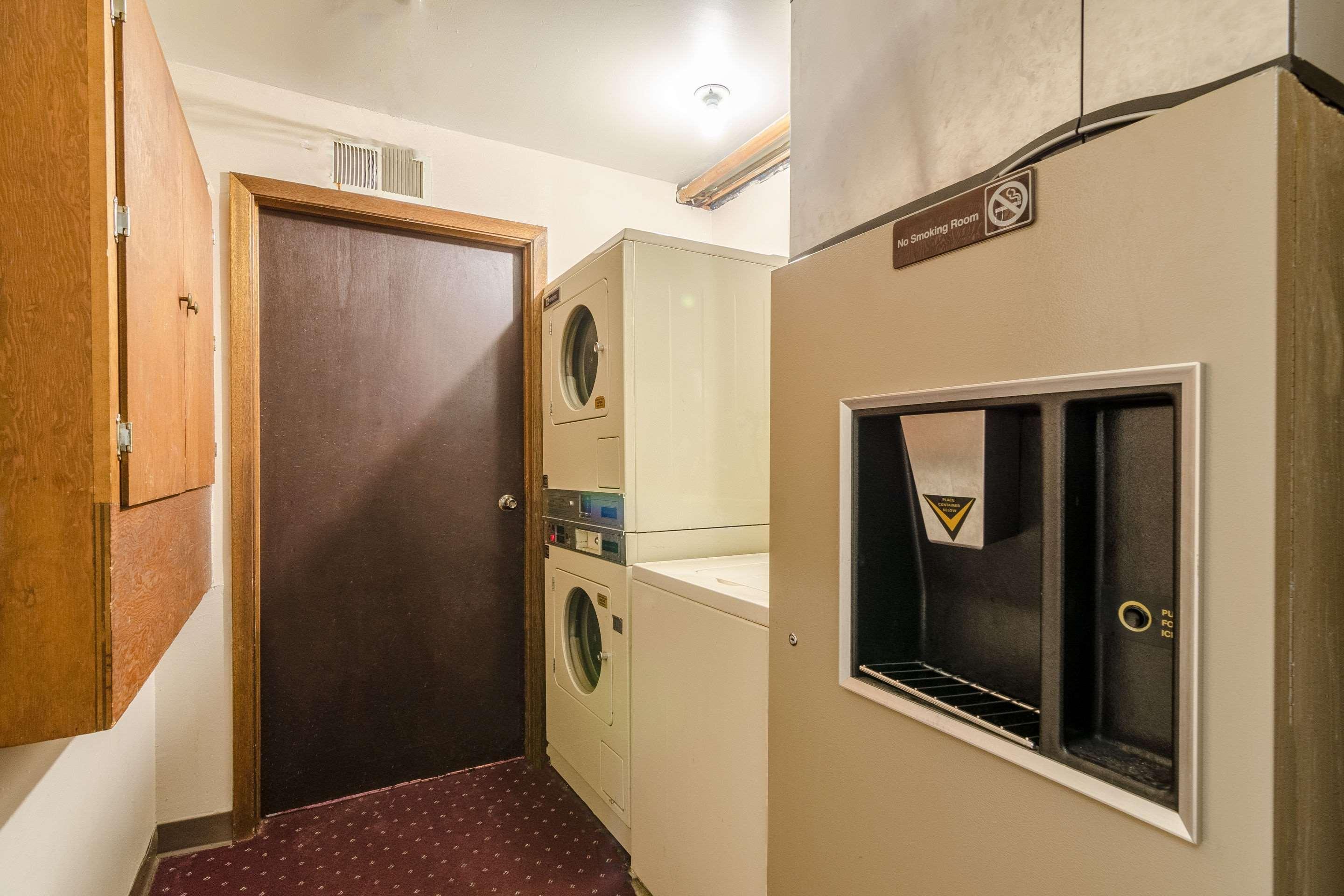 Rodeway Inn Mitchell Bagian luar foto