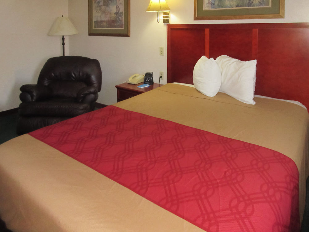 Rodeway Inn Mitchell Bagian luar foto