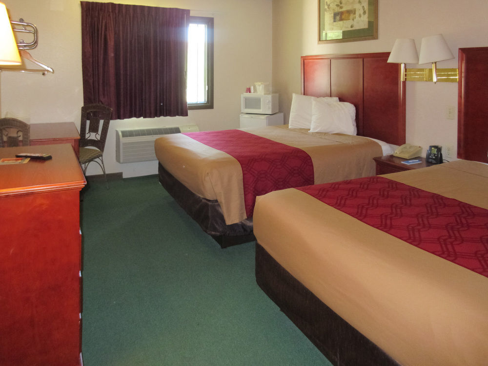 Rodeway Inn Mitchell Bagian luar foto